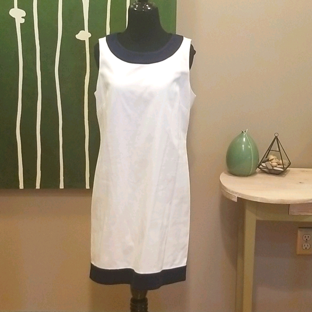 Vineyard Vines White Shift Dress with blue collar